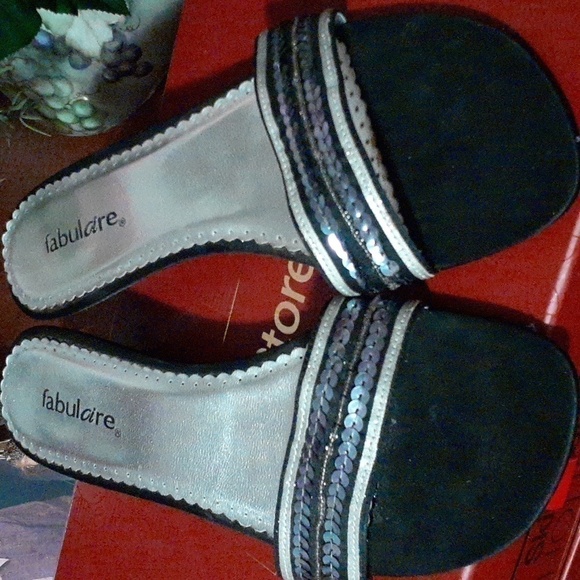 Sequins for a CRUISE or Dinner Date? 1" heel By Fabulare! 9M - Picture 2 of 8